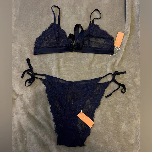 Mentionables Eyelash lace bow bralette and lacy side tie panty in navy XL - Picture 1 of 5
